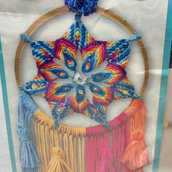 Rainbow Macrame Mandala KIT Bright Star Macrame Design Works Crafts NOS SEALED - Picture 2 of 5